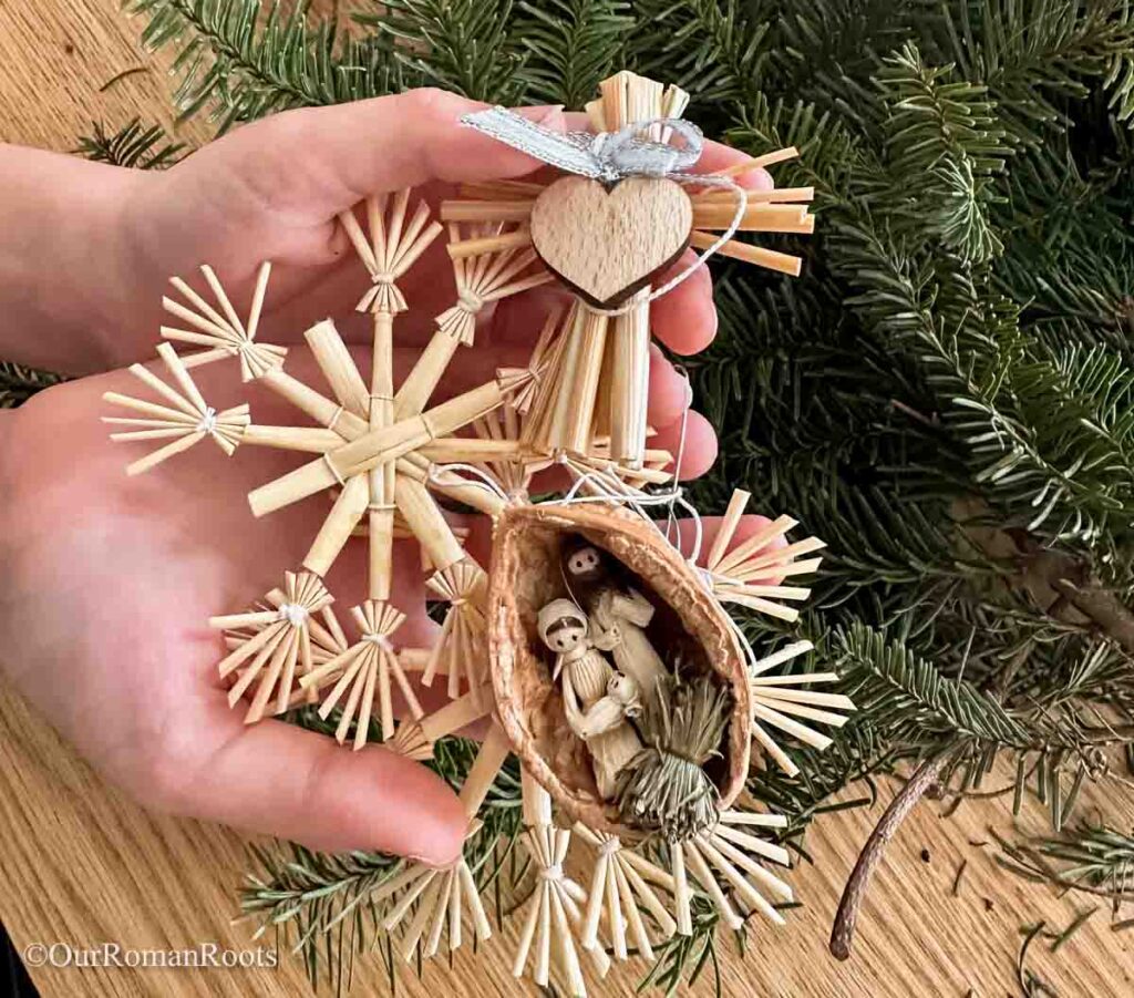 Straw ornaments for an Advent Paradeisl